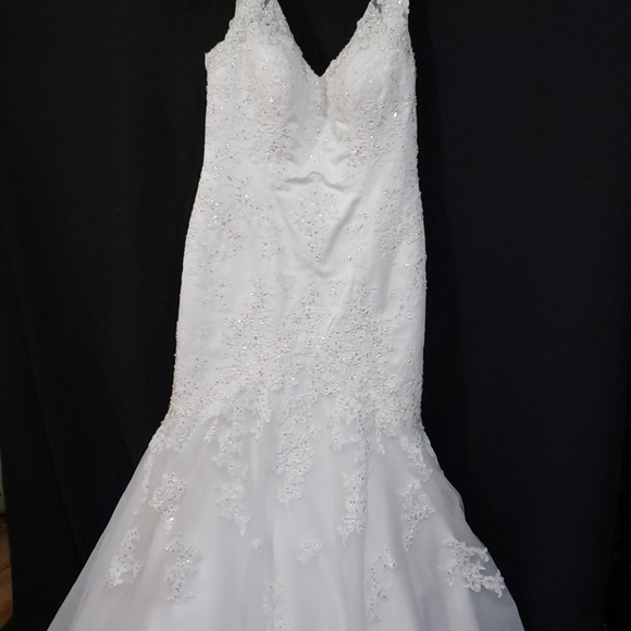 David’s Bridal Wedding Dress Open back & Long Train Woman Size 10 - Picture 2 of 16